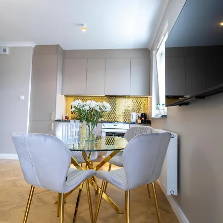 Aparti Goldnwhite Galaxy Apartment