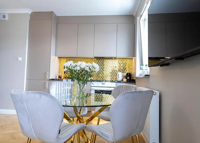 Aparti Goldnwhite Galaxy 公寓