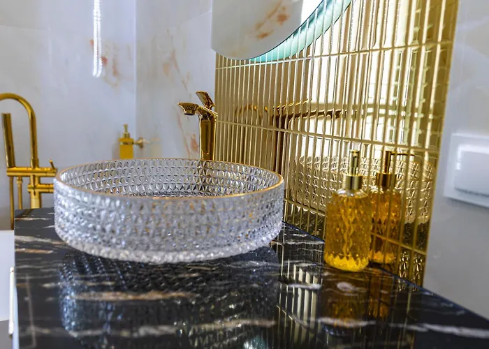 Aparti Goldnwhite Galaxy 公寓 *